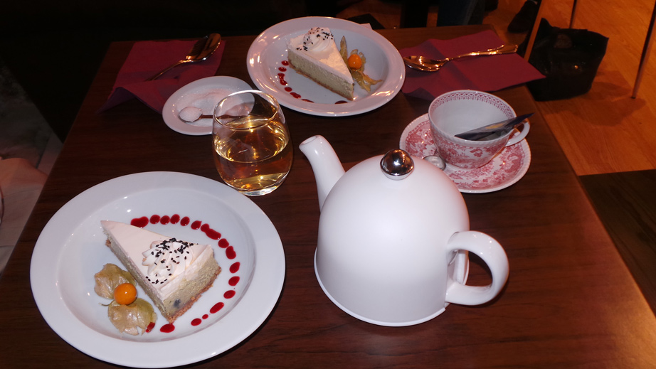 cafe-des-chats-tea-and-cakes